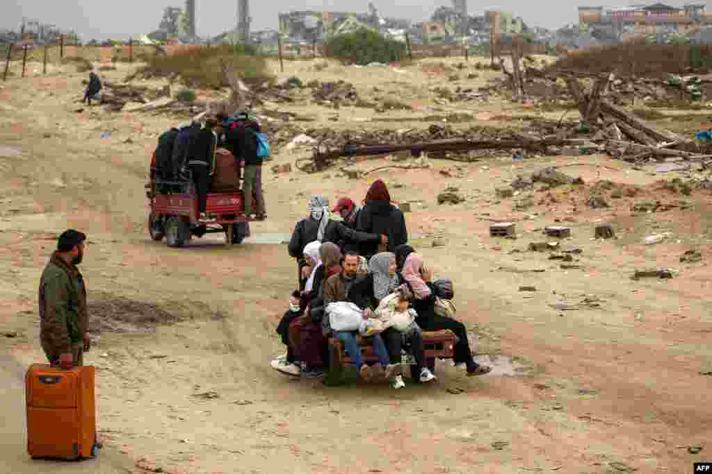 برگشت آوارگان فلسطینی از کمپ نصیرات به شهر غزه