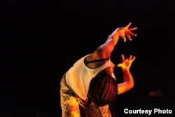 A scene from "Samedi Détente," running January 14-17 at New York Public Theater. (Laura Fouqueré courtesy photo)