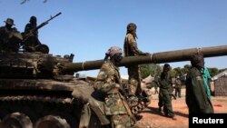 SPLA soldiers on guard in Bentiu, Unity state, Jan. 12, 2014.