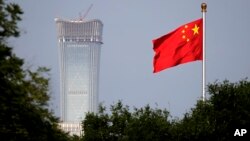 Arhiva, ilustracija - Zastava Kine nad skverom Tjenanmen u Pekingu