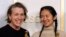 Diễn viên Frances McDormand (trái) and đạo diễn Chloe Zhao, tại lễ trao giải Oscar, 25 tháng Tư.