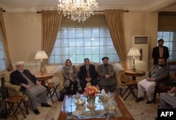 FILE - Members of Afghanistan's High Peace Council talks with delegates (not pictured) from the Hizb-i-Islami group during a meeting in Kabul, March 17, 2016.