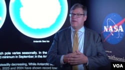 เคิร์ก จอห์นสัน ผู้อำนวยการ พิพิธภัณฑ์ประวัติศาสตร์ธรรมชาติแห่งชาติสมิธโซเนียน