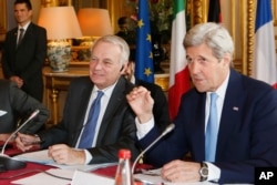 French Foreign Minister Jean Marc Ayrault, left, and U.S. Secretary of State John Kerry attend a meeting at the Quai d'Orsay ministry in Paris, March 13, 2016.