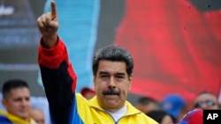 El presidente en disputa de Venezuela, Nicolás Maduro, dice que notificarían a la delegación de Noruega sobre la decisión de suspender el diálogo.