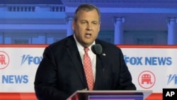 ARCHIVO - El exgobernador de Nueva Jersey, Chris Christie, habla durante un debate de las primarias presidenciales republicanas organizado por Fox News Channel, 23 de agosto de 2023 en Milwaukee, EEUU.