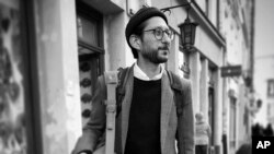 Jurnalis AS, Danny Fenster dalam sebuah foto yang diambil di Krakow, Polandia. Foto tersebut dirilis oleh saudaranya Bryan Fenster. Fenster kini masih ditahan di Myanmar (Foto: Bryan Fenster via AP).