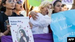 تظاهرات ایرانیان در استانبول در اولین سالگرد مهسا امینی.