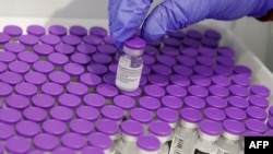 A healthcare worker prepares a dose of the Pfizer-BioNtech Covid-19 vaccine at a large vaccination center open by the Tel Aviv-Yafo Municipality and Tel Aviv Sourasky Medical Center on Dec. 31, 2020 in the Israeli coastal city.
