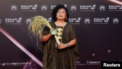 35th Golden Melody Awards ceremony in TaipeiBiduan Taiwan, Panai, berfoto usai menerima penghargaan Album Berbahasa Taiwan Terbaik dalam acara penghargaan musik Golden Melody ke-35 di Taipei, Taiwan, Sabtu, 29 Juni 2024. (Foto: Ann Wang/Reuters)