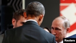 President Barack Obama talks with Russian President Vladimir Putin at the APEC Economic Leaders’ Meeting in Lima, Peru, Nov. 20, 2016.