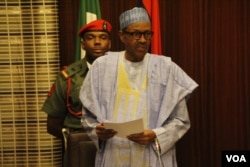 Nigerian President Muhammadu Buhari, speaking to reporters in Abuja, May 19, 2016. (C. Stein/VOA)