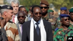 Mali's President Dioncounda Traore, center, visits the troops on the military side of Bamako's airport, January 16, 2013.
