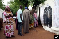 Malians wait to cast their ballot during the Presidential elections in Bamako, July 29, 2018.