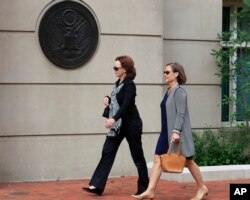 Kathleen Manafort, left, walks to the Alexandria Federal Courthouse in Alexandria, Va., Aug. 2, 2018, to attend the tax evasion and bank fraud trial of her husband, Paul Manafort.