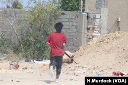 A fighter with the western Government of National Accord's military runs to join a gun battle, May 1, 2019. in the suburbs of Tripoli in Libya.