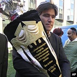 De Thora-rol - a scroll of the Torah, the Jewish scriptures - is carried into the Obuda Synagogue in Budapest, 5 Sep 2010