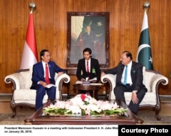 Pakistan President Mamnoon Hussain in a meeting with Indonesian President Ir. H. Joko Widodo at the Aiwan-e-Sadr, Islamabad on Jan. 26, 2018. (Pakistan Press Information Dept.)