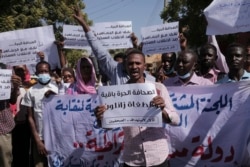 Sudanese journalist protest in Khartoum, Sudan, Nov.16, 2021. The placard in the middle reads: "free press will remain, tyrants are fleeting."