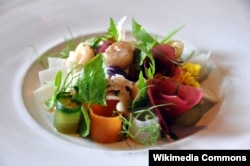 Marrow with pickled vegetables, a New Nordic dish served at a restaurant in Denmark. (WikiCommons/CycloneBill)