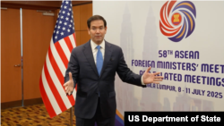 美国国务卿卢比奥在吉隆坡参加东盟会议期间回答记者提问。(2025年7月11日)