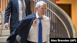 Senator Rob Portman dari Partai Republik tiba untuk menghadiri rapat Komite Hubungan International Senat, di Washington, 5 Maret 2019. (Foto: AP)