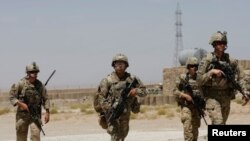 Tropas estadounidenses patrullan en una base del Ejército Nacional Afgano en la provincia de Logar, Afganistán, el 7 de agosto de 2018.