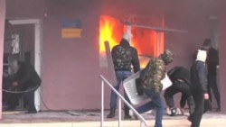 Pro-Russian Demonstrators Defy Ukraine's Ultimatum