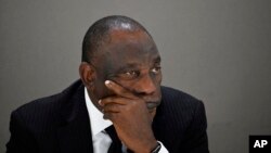 Le président Cyril Ramaphosa appelle à former un gouvernement d'union nationale.