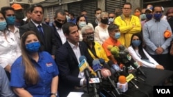 Juan Guaidó en rueda de prensa junto a otros líderes de partidos de opositores al gobierno en disputa de Venezuela. Caracas, Venezuela. Junio 17, 2020.