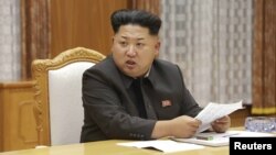 Lãnh tụ Bắc Triều Tiên Kim Jong Un phát biểu tại một cuộc họp khẩn với Ban Quân ủy Trung ương ở Bình Nhưỡng.