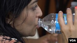 Water Up! promoviše pijenje vode u latinoameričkoj zajednici Lengli park. 