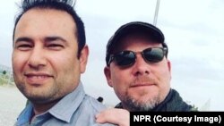 Wartawan AS David Gilkey (kanan) dan penerjemahnya, Zabihullah Tamanna, tewas dalam sebuah serangan di Afghanistan selatan (5/6).
