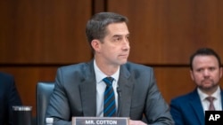 تام کاتن، سناتور جمهوریخواه آمریکا، این طرح را معرفی کرده است