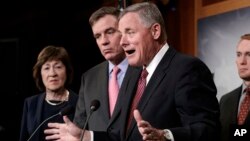 Ketua Komisi Intelijen Senat Richard Burr memberikan keterangan pers di gedung Capitol, Washington DC.