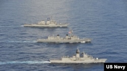 美国、日本和澳大利亚海军10月19日在南中国海举行今年第五次的联合演习。（美国第七舰队网站）