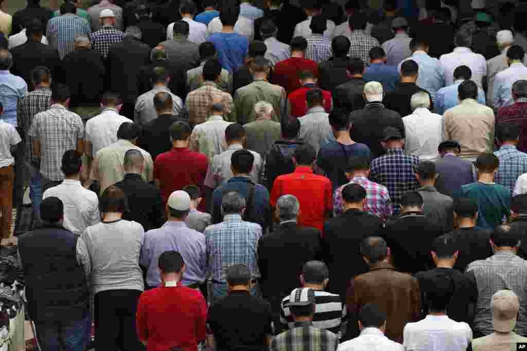 Muslims pray in Soma, May 16, 2014.