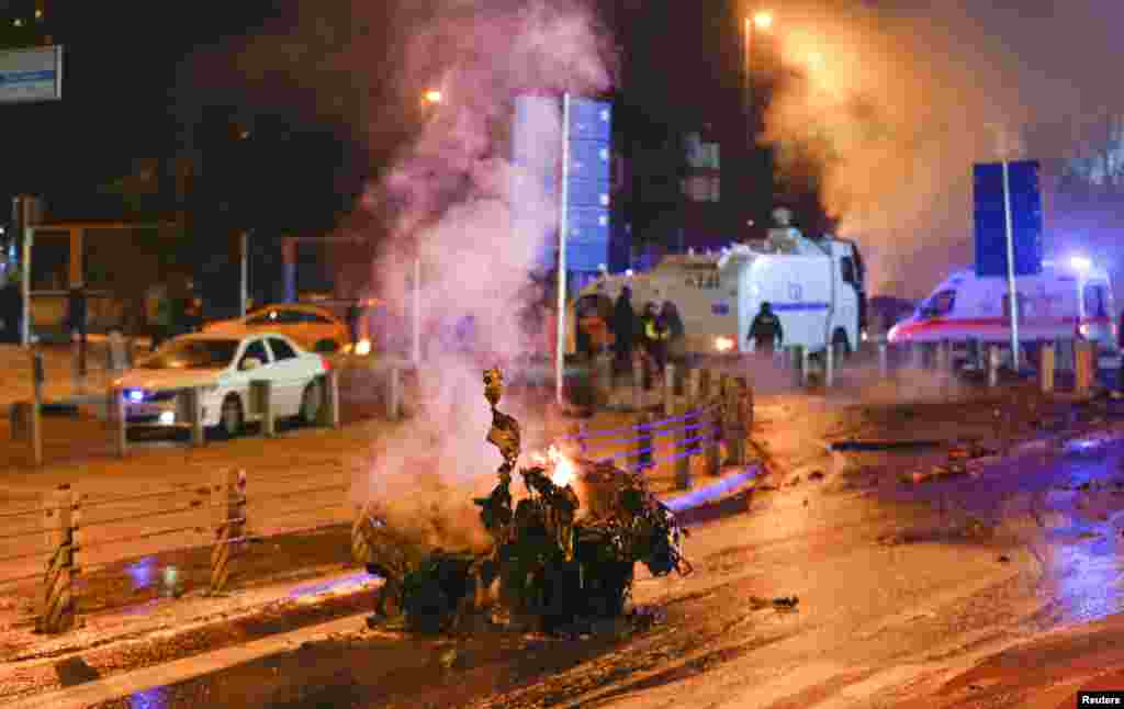 Police arrive at the site of an explosion in central Istanbul, Dec. 10, 2016.