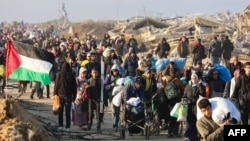 গাজা ভূখণ্ডের দক্ষিণাঞ্চল থেকে গাজা সিটিতে নেতজারিম করিডোর দিয়ে প্রবেশ করছে বাস্তুচ্যুত গাজাবাসী। ফটোঃ ২৭ জানুয়ারি, ২০২৫।