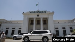 په پاکستان کې د فرورۍ په اتمه نېټه ټاکنې شوي دي، تراوسه له هم په خېبر پښتونخوا کې د تحريک انصاف غړې کوم ګوند سره په خبرو کې نه دي بريالي شوي