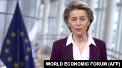 Presiden Komisi Eropa Ursula von der Leyen berbicara dalam Forum Ekonomi Dunia di Davos, Swiss, Selasa (26/1).
