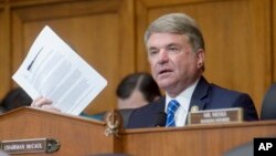 مایکل مک‌کال، رییس کمیتۀ روابط خارجی مجلس نمایندگان کانگرس ایالات متحده در یک جلسۀ استماعیه در مورد روند خروج نظامیان امریکایی از افغانستان