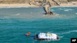 খাদ্য বোঝাই একটি ওয়ার্ল্ড সেন্ট্রাল কিচেন বজরা গাজায় পৌঁছেছে। ইসরাইলের সামরিক অভিযানের পাঁচ মাস পর সেখানে দুর্ভিক্ষের ঝুঁকি রয়েছে। (ইসরাইল প্রতিরক্ষা বাহিনী/রয়টার্সের মাধ্যমে হ্যান্ডআউট)। ফটোঃ ১৫ মার্চ, ২০২৪ সালে।