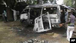 Des débris suite à un attentat à Potiskum, auNigeria, le 24 février 2015 (AP Photo/Adamu Adamu ) 