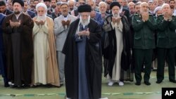 علی خامنه‌ای، رهبر جمهوری اسلامی، در نماز عید فطر، اسرائیل را تهدید کرد (چهارشنبه ۲۲ فروردین)