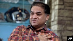 资料照片：维吾尔族学者伊力哈木·土赫提在北京家中接受采访。(2013年2月4日)