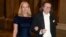 Thành viên Hàn lâm Viện Thụy Điển Katarina Frostenson cùng chồng Jean-Claude Arnault đến dự dạ tiệc Nobel tại Hoàng Cung ở Stockholm, ngày 11/12/2011. 