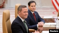 Ministiri Marco Rubio, ushinzwe ububanyi n'amahanga w'Amerika (iburyo) ari kumwe na Mike Waltz umujyanama mu by'umutekano muri Perezidansi y'Amerika 