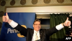 Chủ tịch đảng True Finns Timo Soini tại buổi tiếp tân ở Helsinki hôm 17/4/11