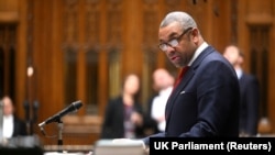 جەیمس کلیڤەرلی- وەزیری دەرەوەی بەریتانیا 